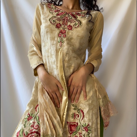 💚 Pakistani 3 pc. Suit/ Outfit - Picture 1 of 10